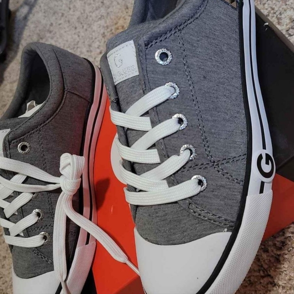 G by Guess Oona light Grey size 7 mens - Picture 1 of 2